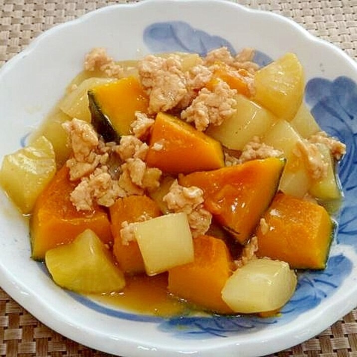 大根とかぼちゃ鶏そぼろの煮物